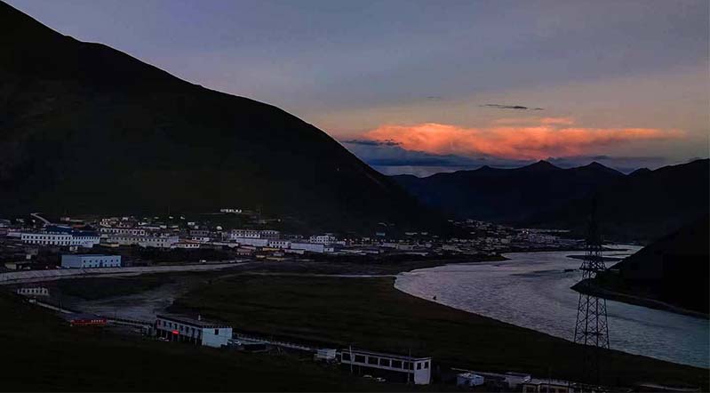 西藏康區石渠縣