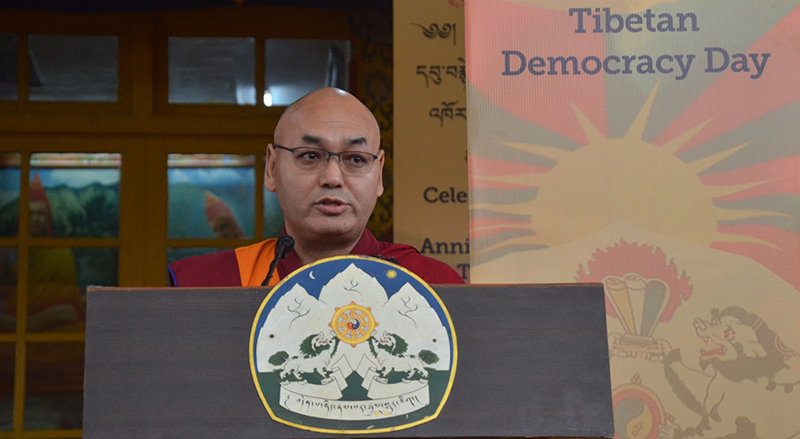 西藏人民議會議長堪布索南丹培讀了西藏人民議會於西藏民主節第六十二週年紀念集會上的聲明。照片：TPI